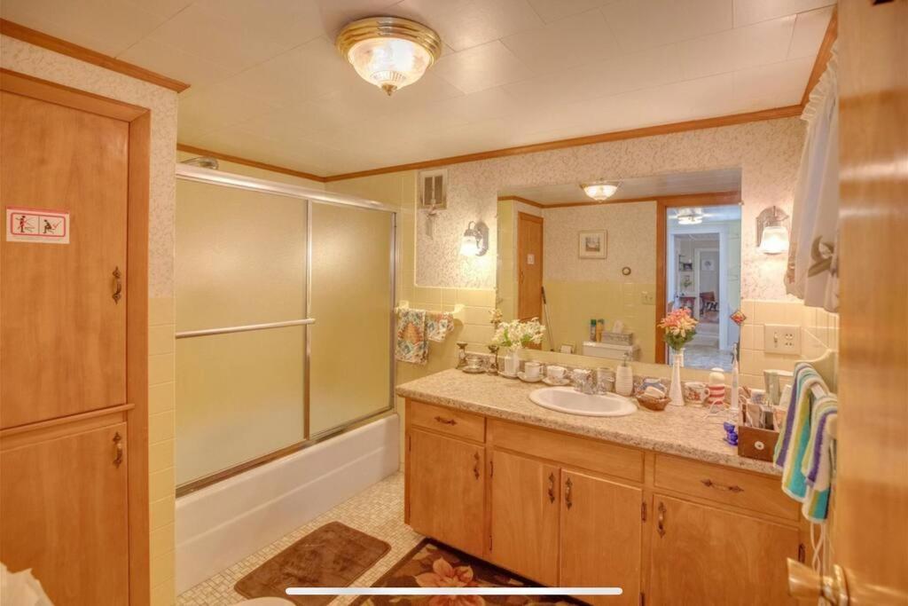 Cute 6-Bedroom Getaway In The Heart Of Littleton Luaran gambar